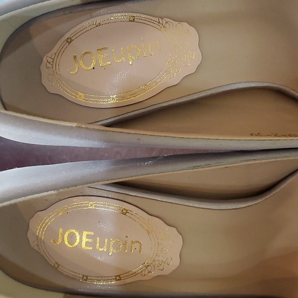 JOEupin Silver Pointed Toe Decorative High 5" Heeled Sz. 6 (36) Shoes - Picture 4 of 16